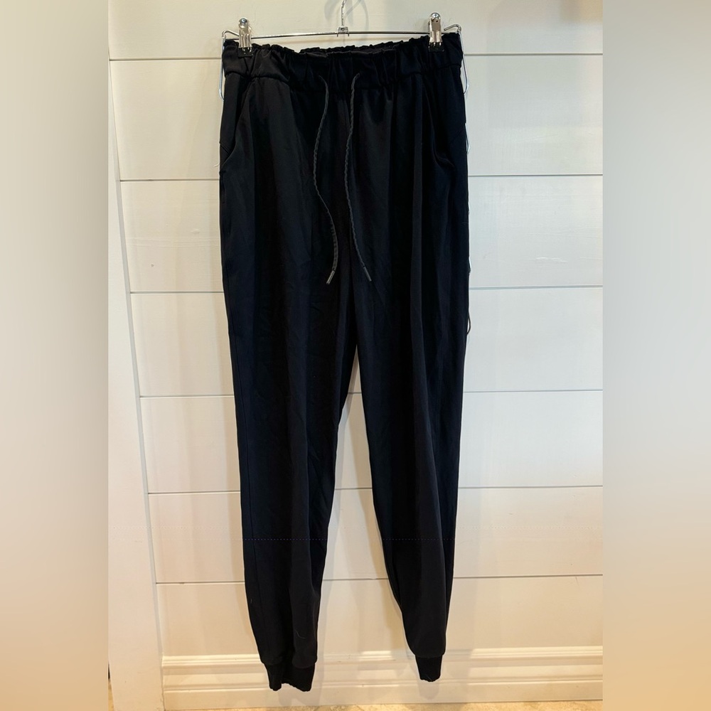 Lululemon women’s jogger track style pants size 6